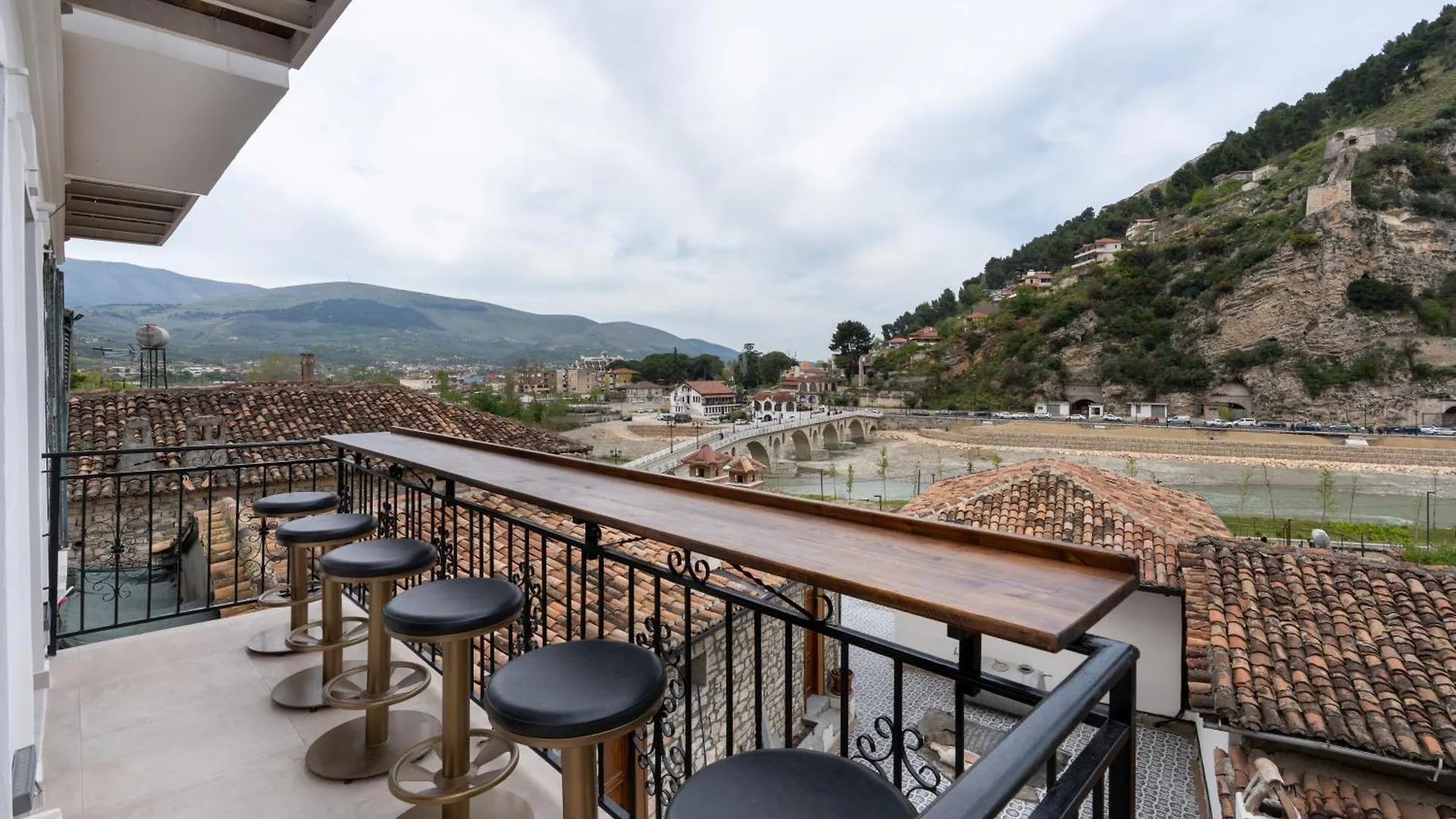 Grandview Hotel 베라트