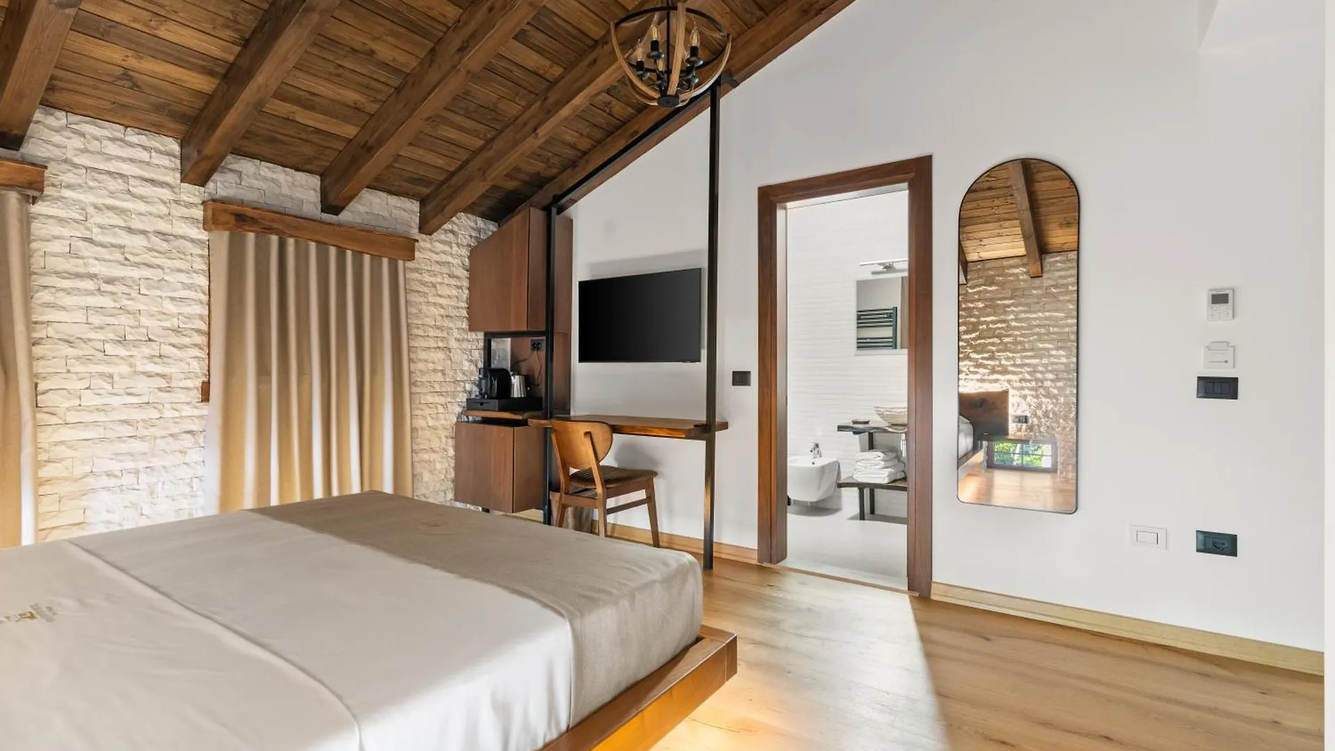 Grandview Hotel 베라트