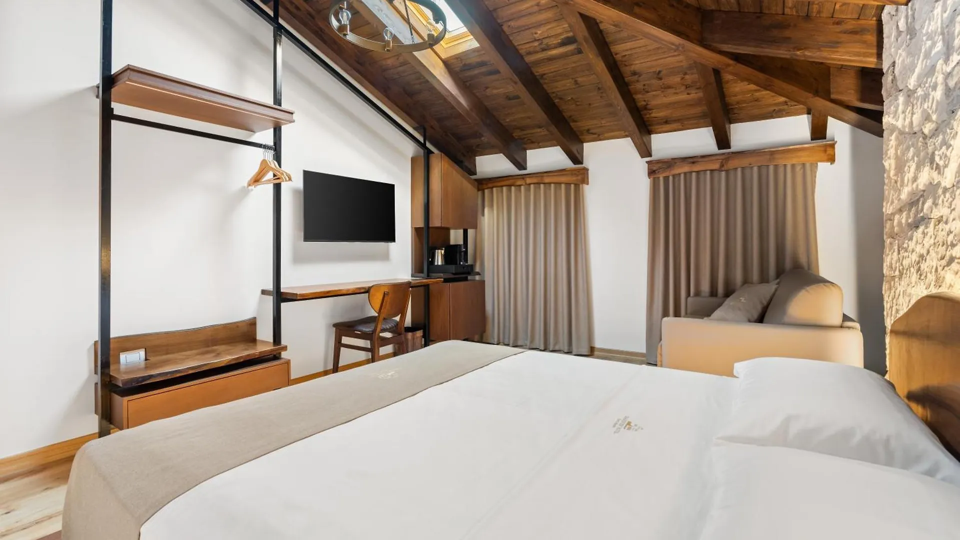 Grandview Hotel 베라트